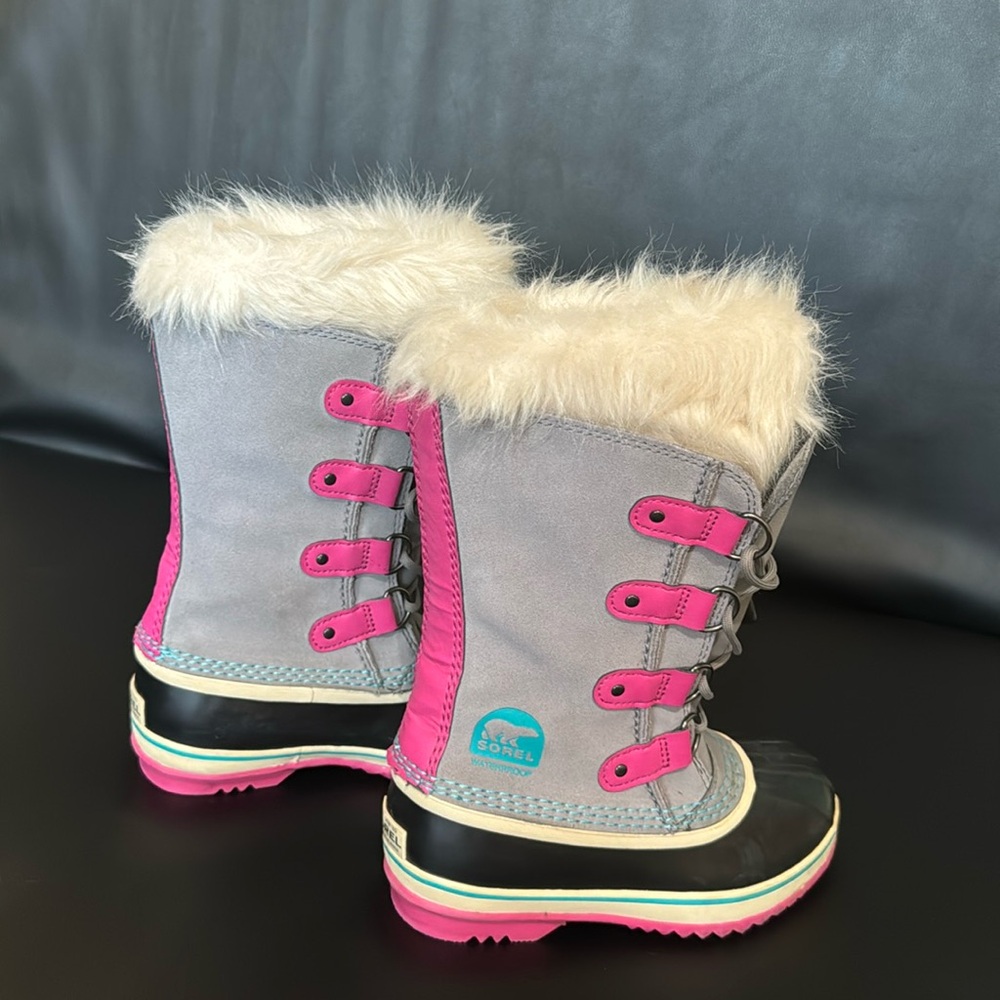 Girl’s used Sorel snow boots. Size 3.